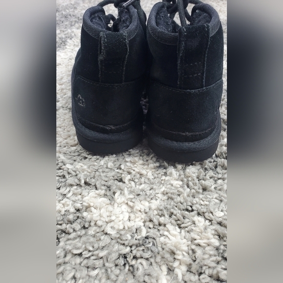 UGG Neumel ll Unisex Boots Velvet Black Size 2 Little Kid - Picture 7 of 11